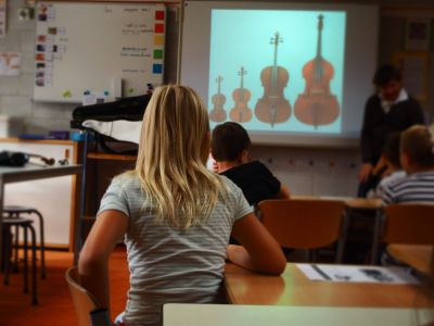 Violist Mathieu van Bellen op de Zeeuws-Vlaamse scholen