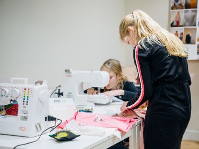 Ontwerp, maak en show je eigen kleding (Maandag) | Oostburg