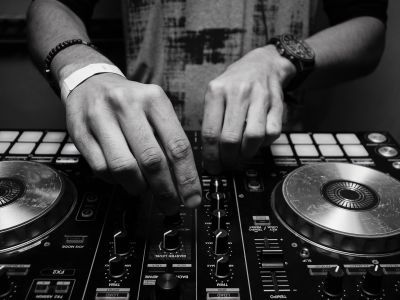 EXTRA AANBOD | Uit je dak met DJ Vindictiv!